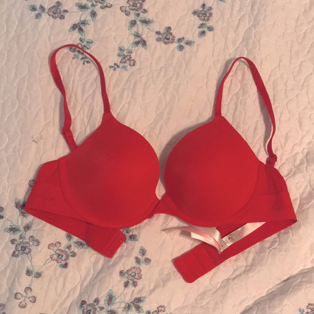 Victoria’s Secret Wear Everywhere t-shirt bra